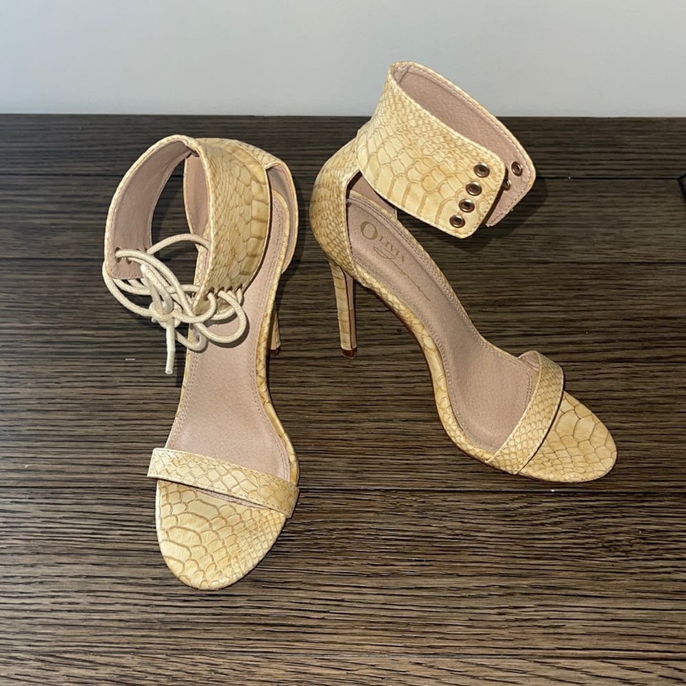 **USED** AKIRA HEELS
